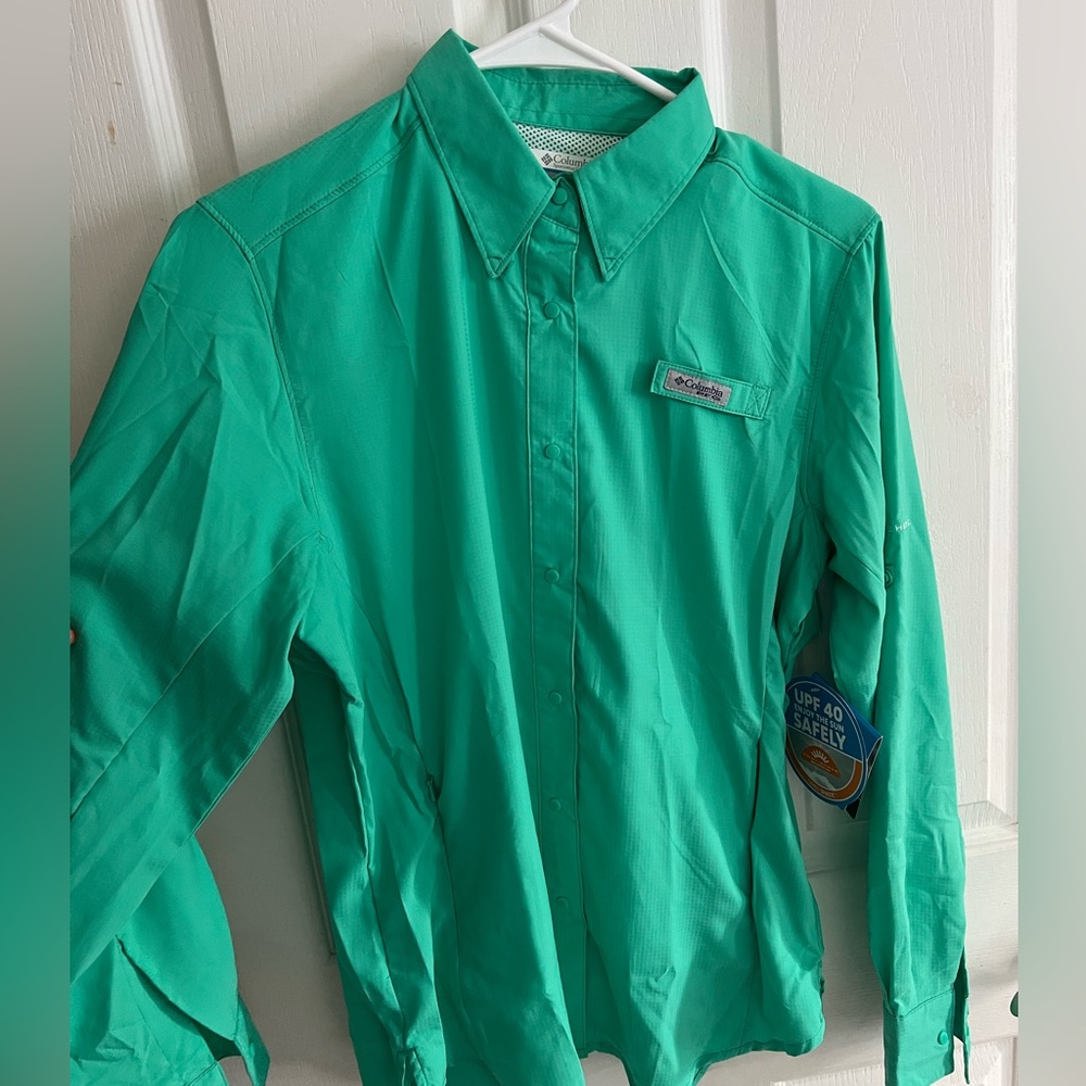Columbia Women Hiking Dri fit shirt. NWT size S/P